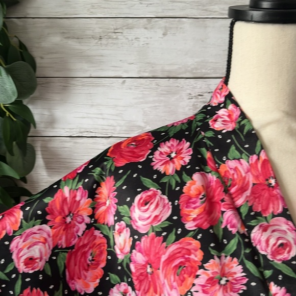 “Silky” Floral Robe with Pockets - Picture 2 of 10